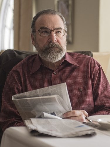 Homeland: l'attore Mandy Patinkin nell'episodio Shalwar Kameez