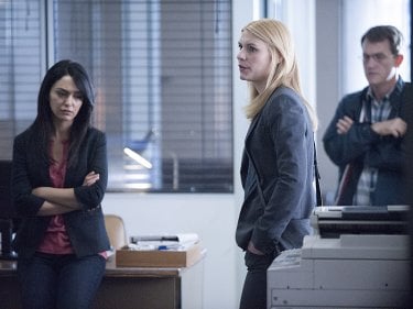 Homeland: Nazanin Boniadi e Claire Danes nell'episodio Shalwar Kameez