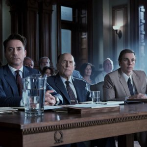 The Judge: Robert Downey Jr con Dax Shepard e Robert Duvall in una scena del film 