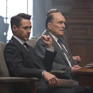The Judge: Robert Downey Jr. con Robert Duvall in una scena del film 