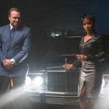 Gotham: l'attrice Jada Pinkett Smith in una scena di Arkham