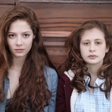 Les Revenants: Yara Pilartz e Jenna Thiam una scena della serie