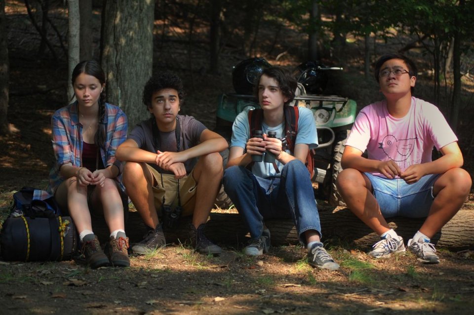 Kodi Smit-McPhee con Katie Chang, Alex Wolff e Michael Chen in Guida tascabile per la felicità