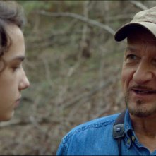 Guida tascabile per la felicità: Kodi Smit-McPhee con Ben Kingsley in una scena del film