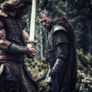 I vichinghi: Ed Skrein e Tom Hopper in una scena