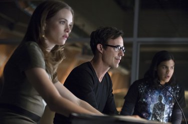 The Flash: Danielle Panabaker, Tom Cavanagh e Carlos Valdes in Fastest Man Alive