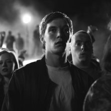 We are young. We are strong.: Jonas Nay con Saskia Rosendahl in una scena del film