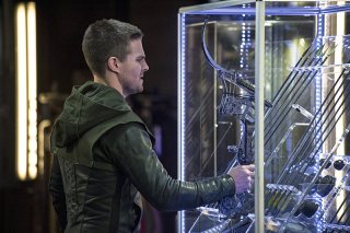 Arrow: il protagonista Stephen Amell in Sara