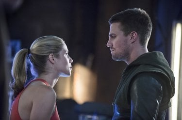 Arrow: Emily Bett Rickards e Stephen Amell nella punta intitolata Sara