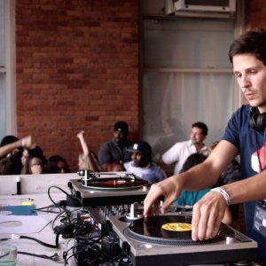 Eden: Félix de Givry in una scena