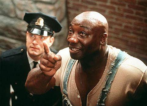 Michael Clarke Duncan in una scena de Il miglio verde