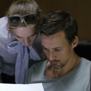 The Lies of The Victors: il protagonista Florian David Fitz in una scena con Lilith Stangenberg