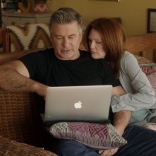Still Alice: Julianne Moore con Alec Baldwin in una scena del film