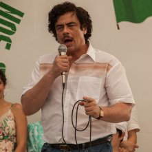Escobar: Paradise Lost, Benicio Del Toro in una scena