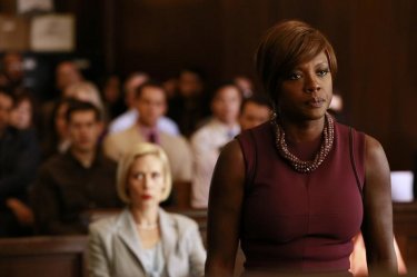 How To Get Away With Murder: l'attrice Viola Davis in una scena dell'episodio Let's Get To Scooping