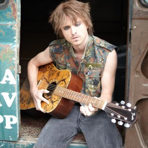 Annie Parker: Aaron Paul in una scena del film