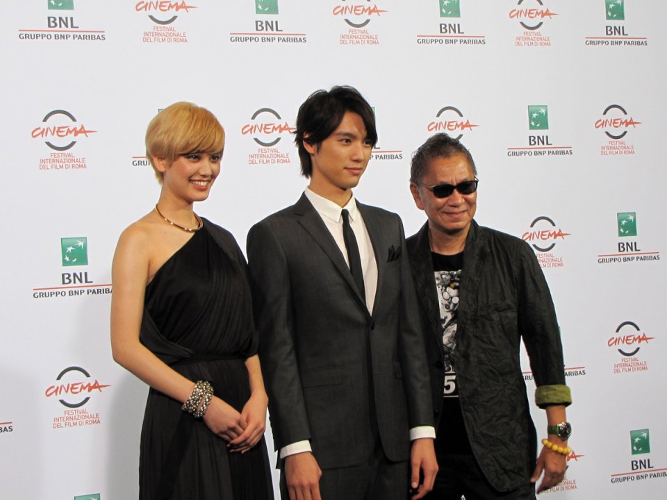 Miike con gli attori di As the Gods Will al Festival di Roma 2014