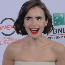 #scrivimiancora: Lily Collins sorride al photocall di Roma 2014