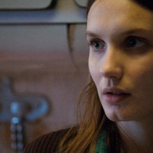 Next time I'll aim for the heart: Ana Girardot in una scena del film