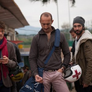 Tre tocchi: Antonio Folletto con Vincenzo De Michele e Matteo Branciamore in una scena del film di Marco Risi