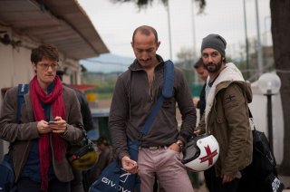 Tre tocchi: Antonio Folletto con Vincenzo De Michele e Matteo Branciamore in una scena del film di Marco Risi