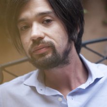 Sand dollars: il co-regista del film Israel Cárdenas in una foto promozionale