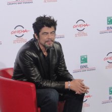Roma 2014: Benicio Del Toro posa al photocall di Escobar: Paradise Lost