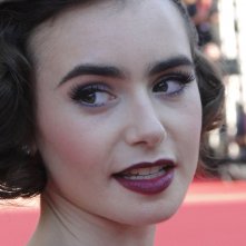 #scrivimiancora: un primo piano di Lily Collins sul tappeto rosso di Roma 2014