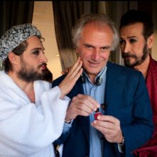 Tre tocchi: Claudio Santamaria con Marco Giallini ed il regista Marco Risi sul set