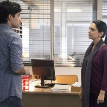 Homeland: Nazanin Boniadi e Suraj Sharma in Iron in the Fire