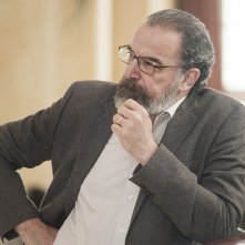 Homeland: Mandy Patinkin nell'episodio Iron in the Fire