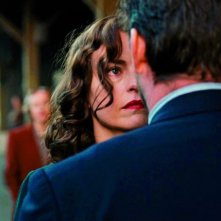 Phoenix: Nina Hoss con Ronald Zehrfeld (di spalle) in un momento del film