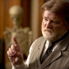 Stonehearst Asylum: Brendan Gleeson in una scena del film