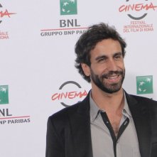 Tre tocchi: Massimiliano Benvenuto posa al photocall di Roma 2014