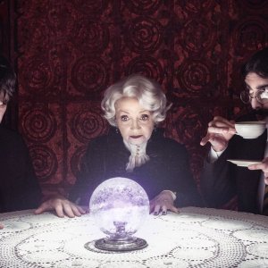 Vittima degli eventi: Valerio Di Benedetto (Dylan Dog) con Milena Vukotic (Madame Trelkovski) e Luca Vecchi (Groucho) in una scena