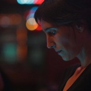 All Cats Are Grey: la regista Savina Dellicour in una foto dal set