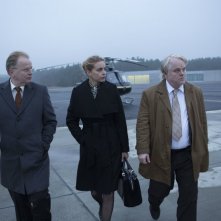 La Spia - A Most Wanted Man: Philip Seymour Hoffman con Nina Hoss e Herbert Grönemeyer in una scena