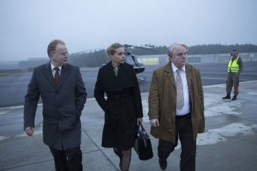 La Spia - A Most Wanted Man: Philip Seymour Hoffman con Nina Hoss e Herbert Grönemeyer in una scena