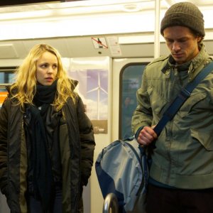 La Spia - A Most Wanted Man: Rachel McAdams con Grigoriy Dobrygin in una scena