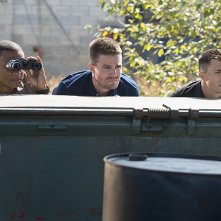 Arrow: David Ramsey, Stephen Amell e Colton Haynes in una scena di Corto Maltese