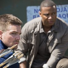 Arrow: Stephen Amell e David Ramsey nell'episodio Corto Maltese