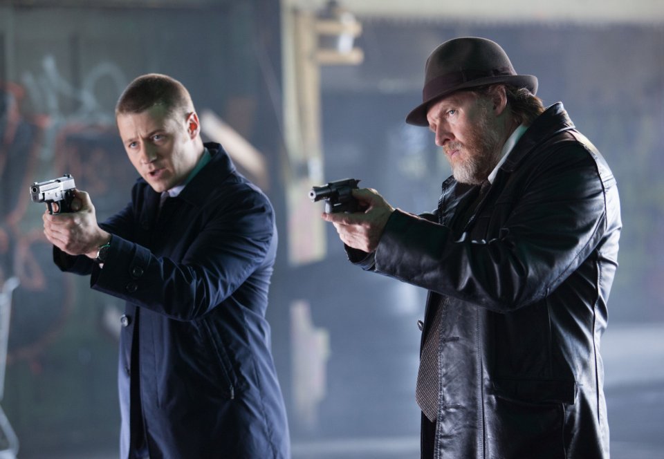 Gotham: Donal Logue e Ben McKenzie in una scena di Viper