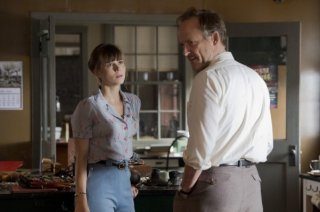 Manhattan: John Benjamin Hickey e Katja Herbers in una scena dell'episodio Perestroika