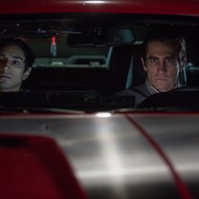 Lo Sciacallo - Nightcrawler: Jake Gyllenhaal in un momento del film insieme a Riz Ahmed