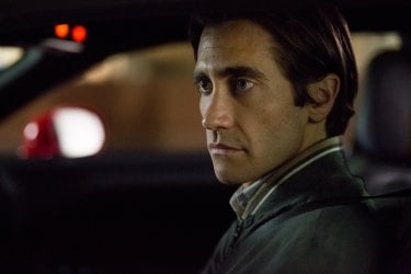 Lo Sciacallo - Nightcrawler: Jake Gyllenhaal nel ruolo del giornalista Lou Bloom in una scena