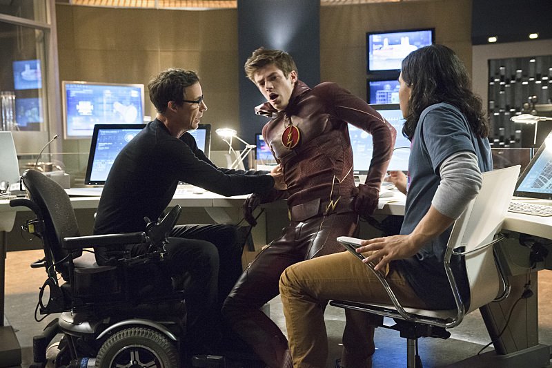 The Flash: Tom Cavanagh, Grant Gustin e Carlos Valdes in The Things You Can't Outrun