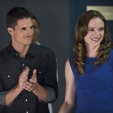 The Flash: Robbie Amell e Danielle Panabaker in The Things You Can't Outrun