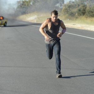 These Final Hours - 12 ore alla fine: Nathan Phillips in fuga in una scena del film