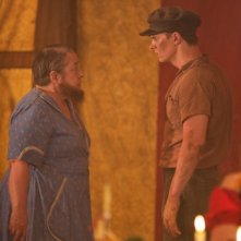 Kathy Bates e Evan Peters in 'Edward Mordrake' ep. di American Horror Story - Freakshow