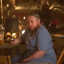 Un'immensa Kathy Bates in 'Edward Mordrake' episodio di American Horror Story - Freakshow